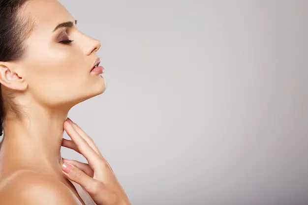 شد ترهلات الرقبة بدون جراحة مع د. نجلاء الزغبي للحصول على مظهر شبابي مشدود