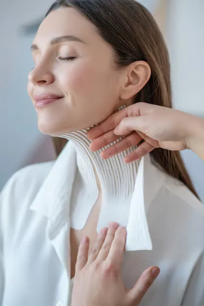 شد الجلد المترهل في الرقبة بإجراءات تجميلية غير جراحية