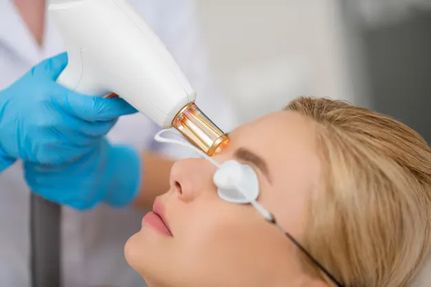 جلسات نضارة البشرة بالليزر لتحسين لون البشرة وتحفيز الكولاجين